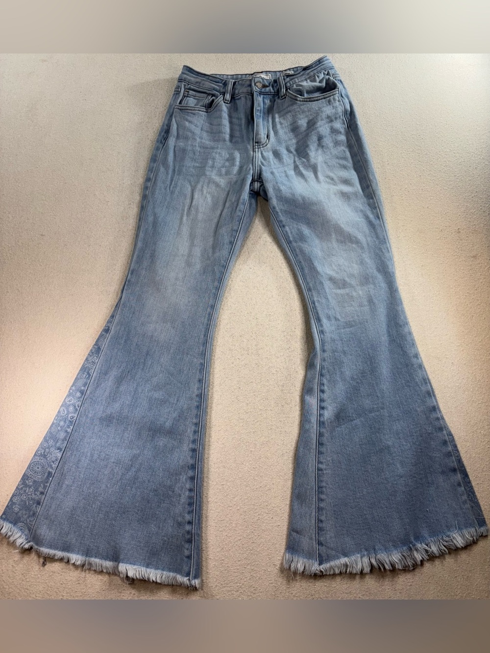 KanCan Signature High Rise Extreme Flare Jeans Light Wash Paisley Size 26 Boho - Picture 2 of 8